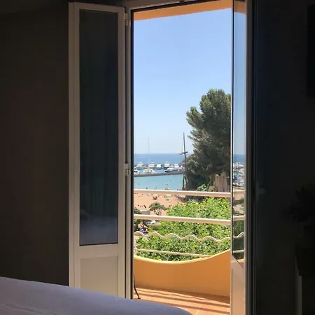 La Calanque Отель 2*